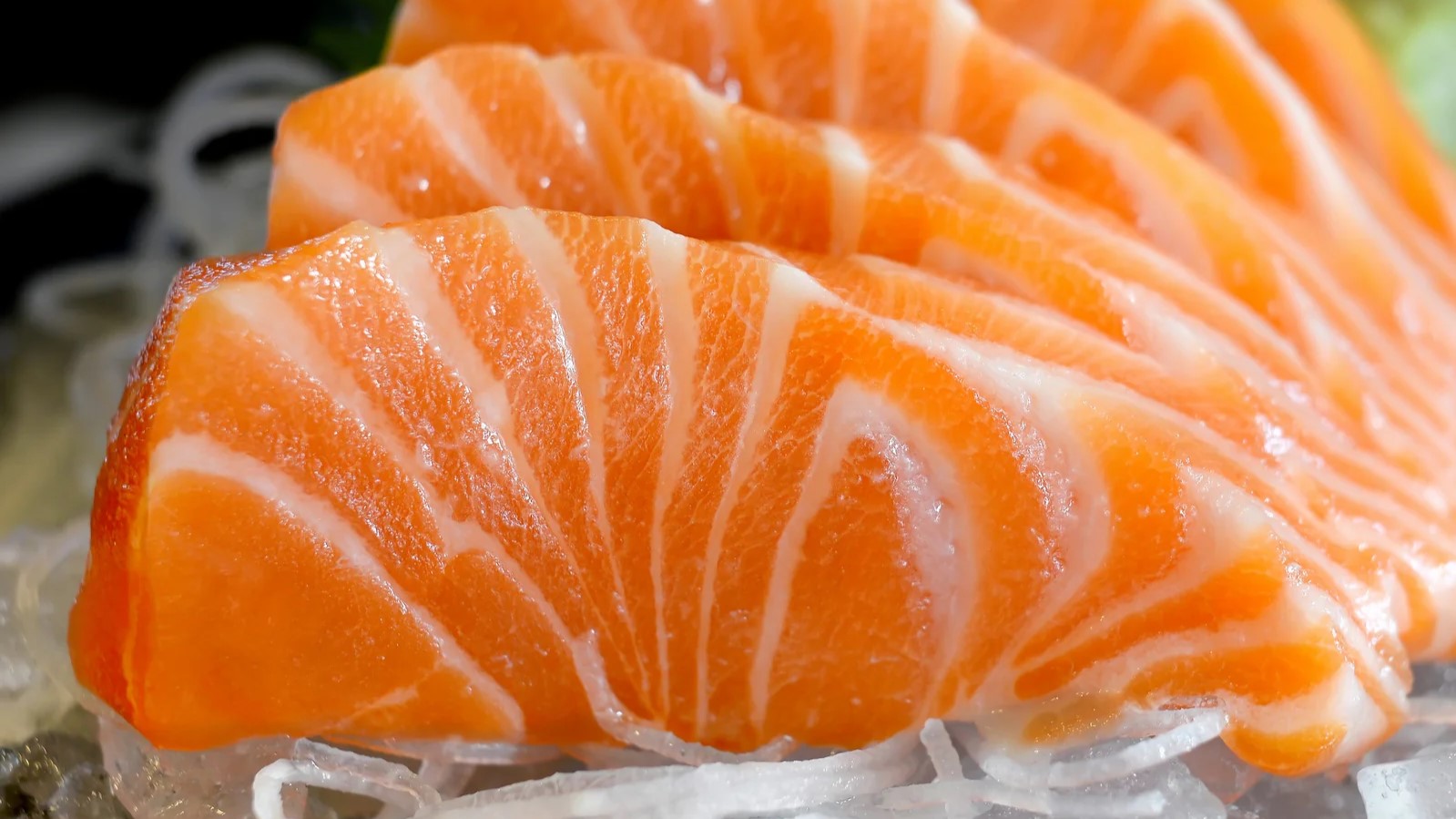 cá hồi sashimi