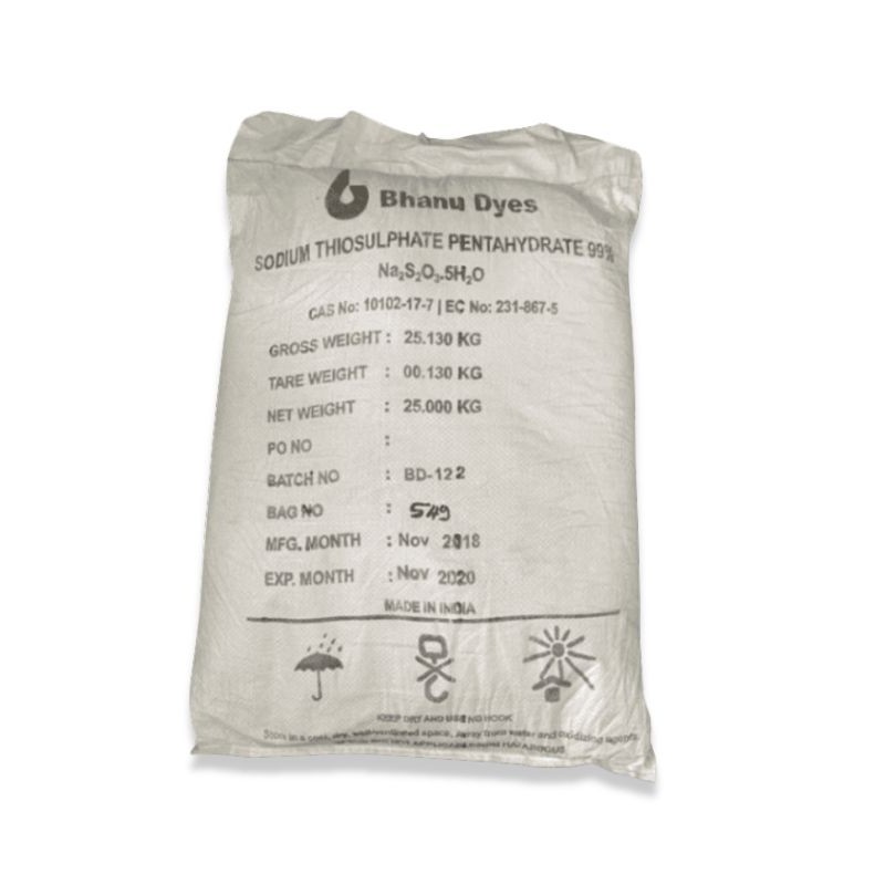 Sodium Thiosulphate Pentahydrate 99% Bao hóa chất Sodium Thiosulphate Pentahydrate 99% trọng lượng 25kg xuất xứ Ấn Độ trên nền trắng