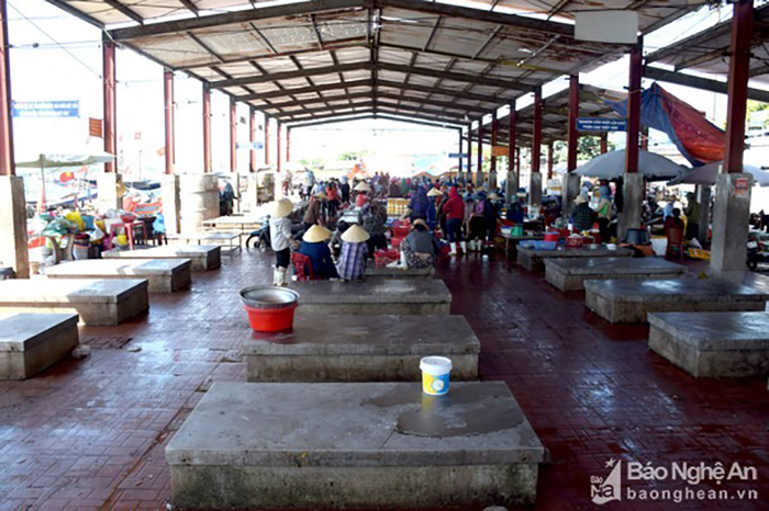 Hải sản giảm giá ngay tại cảng cá do dịch Covid-19