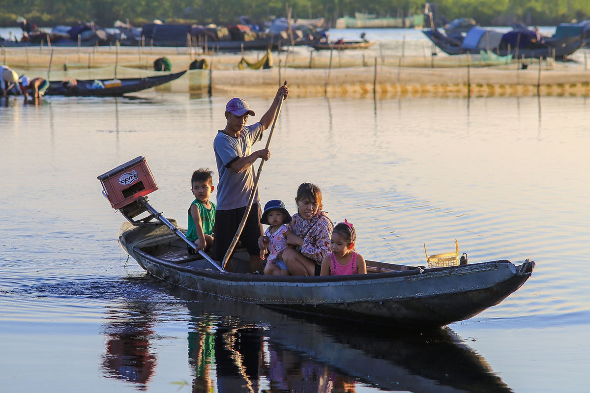 người dân vạn đò