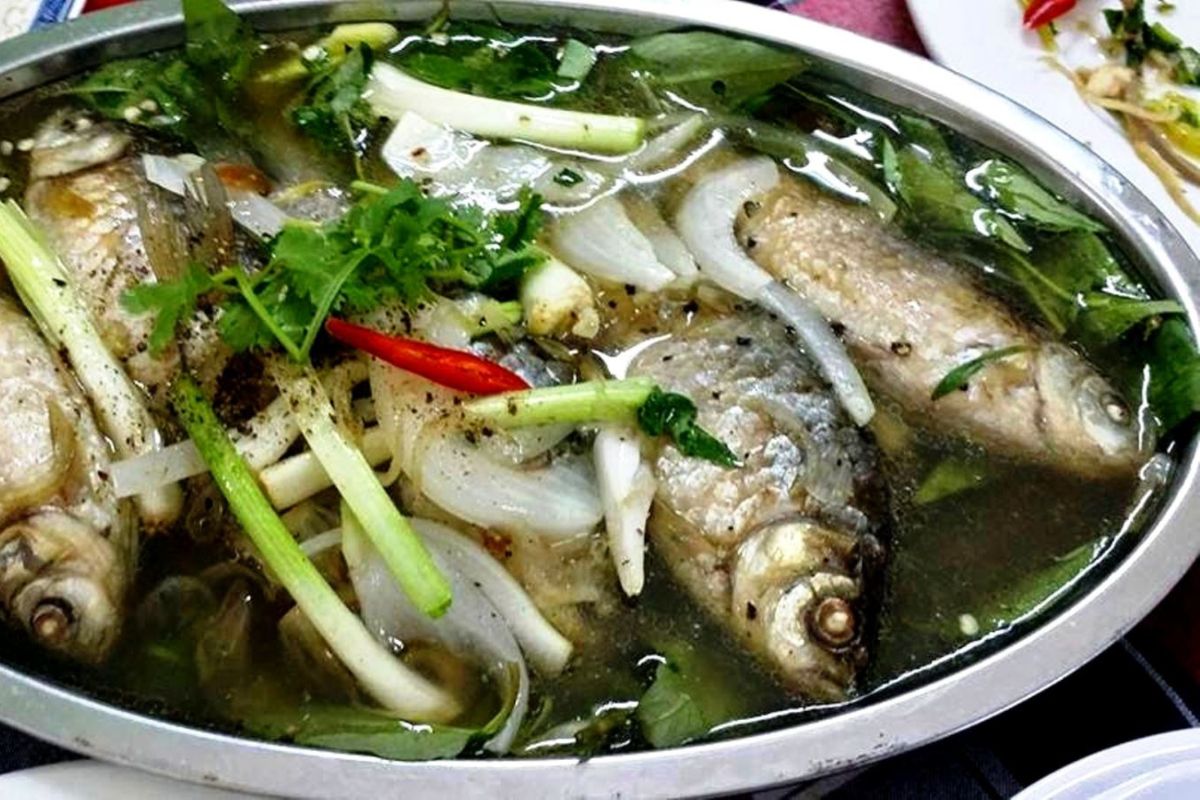 Canh cá diếc rau răm bổ dưỡng