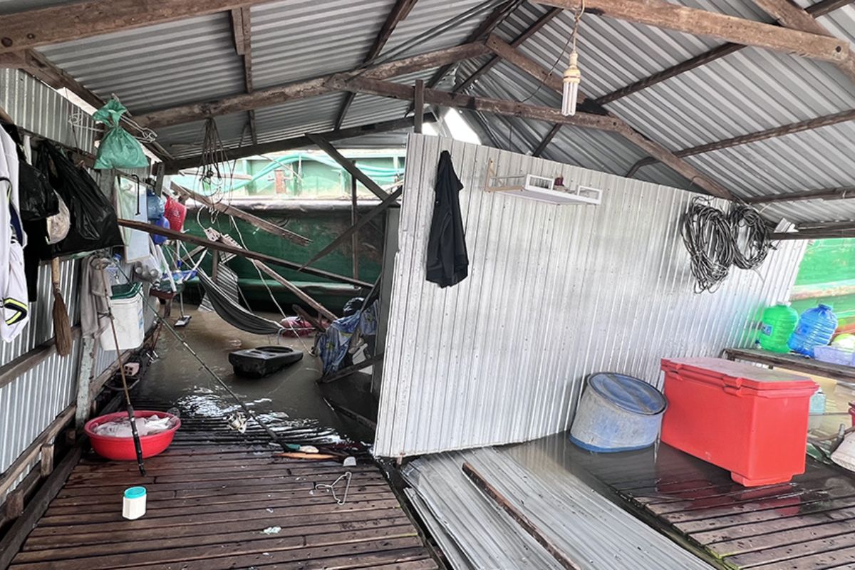Sập bè cá