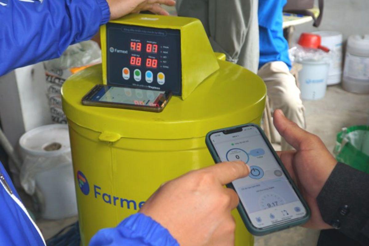 Máy cho ăn tự động