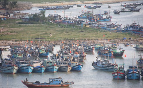 tàu thuyền tránh bão số 7