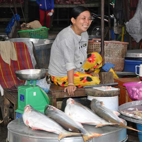 Cá bông lau nhan nhãn ở chợ An Châu.