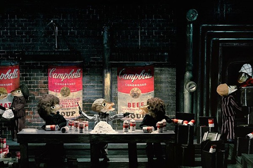  Giải trí trong tiệm cafe.