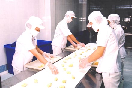 CN Cty Coimex sản xuất sản phẩm cá xay nhuyễn surimi.