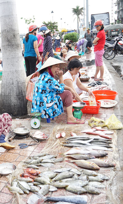 chợ cá bờ kè