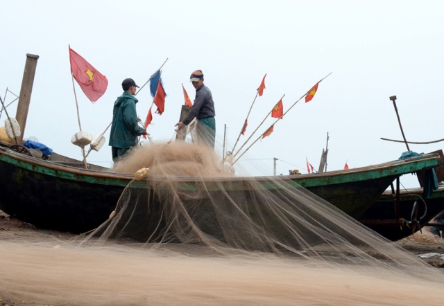 Theo người dân biển thì sau khi bão về, nước biển lên cao thì lúc đó cá cũng theo đó mà tiến về gần bờ nhiều hơn. Do đó, sau cơn bão mọi công tác chuẩn bị cho chuyến đánh bắt được chuẩn bị rất nhanh chóng.