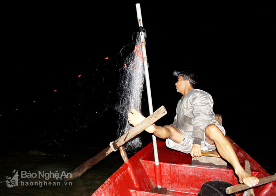 Nghề đánh cá đêm trên sông Lam