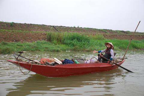 Bà Lụa đang giăng lưới 