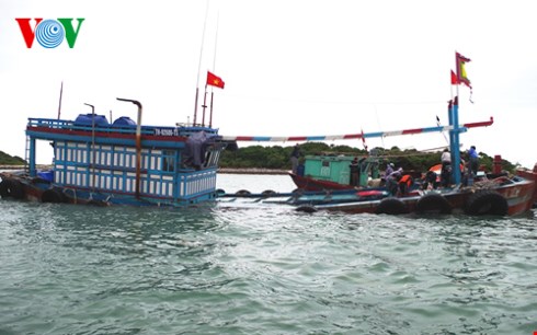 lai dắt tàu cá