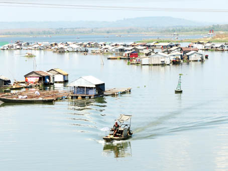 Vẻ đẹp làng cá bè La Ngà