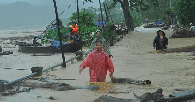 lội dưới mưa