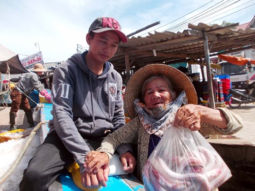 mang cá về