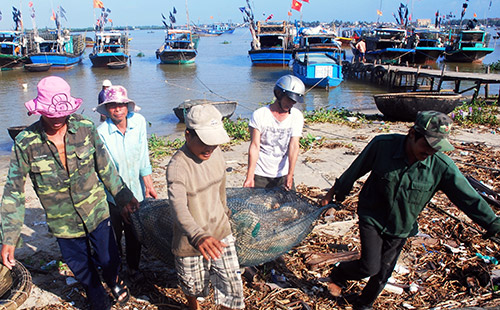 Những lồng nghẹ vừa khai thác.