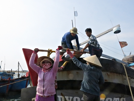 mưu sinh làng biển