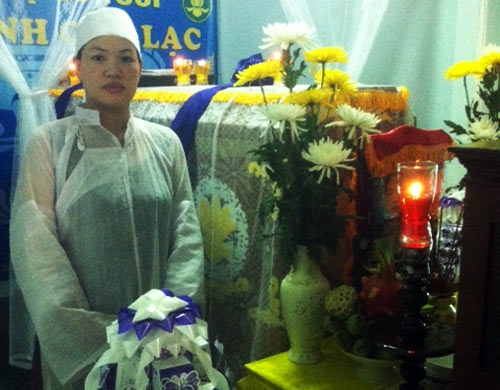 Đám tang bà Nguyễn Thị Huệ - một nạn nhân của cá ngát