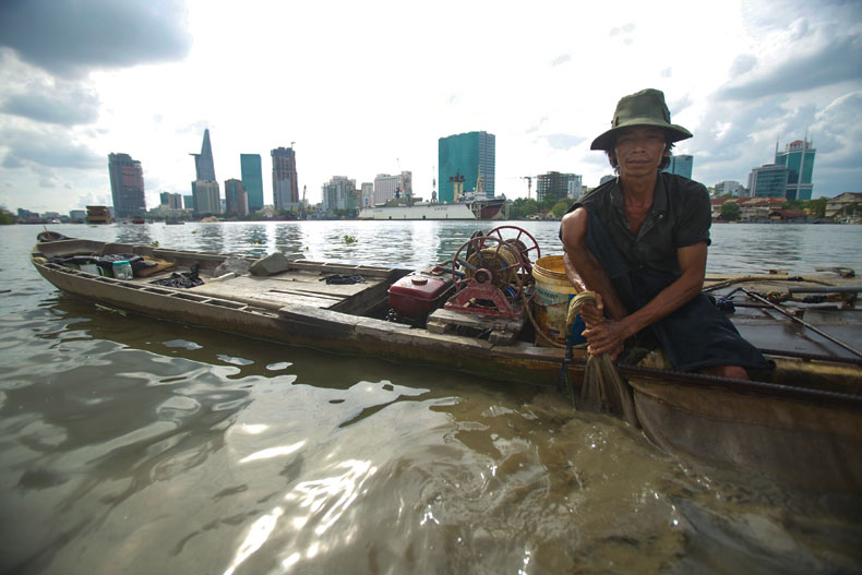 nước chảy mạnh