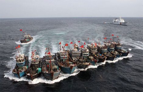 Đội tàu cá Trung Quốc ùn ùn kéo ra Biển Đông.