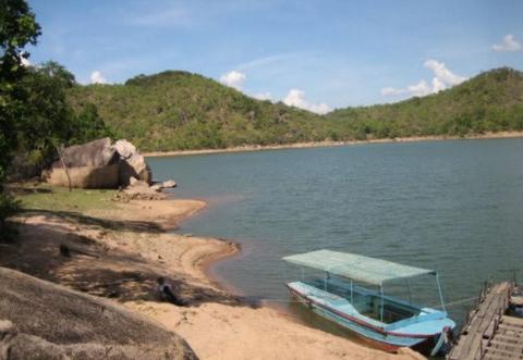 Một góc hồ Ayun Hạ