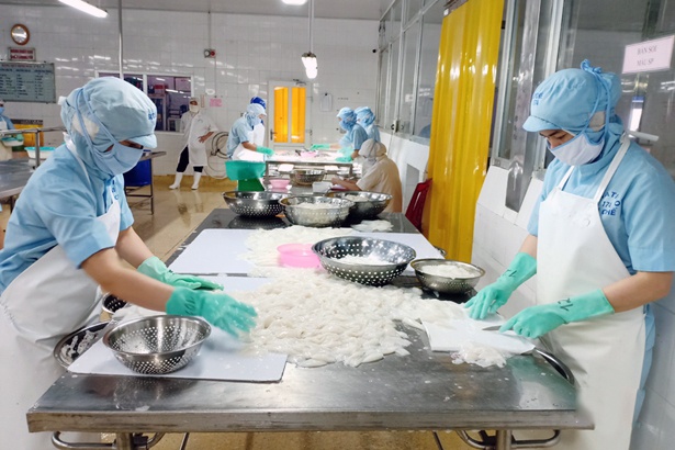 Doanh nghiệp chế biến hải sản khó khăn vì "đói" nguyên liệu