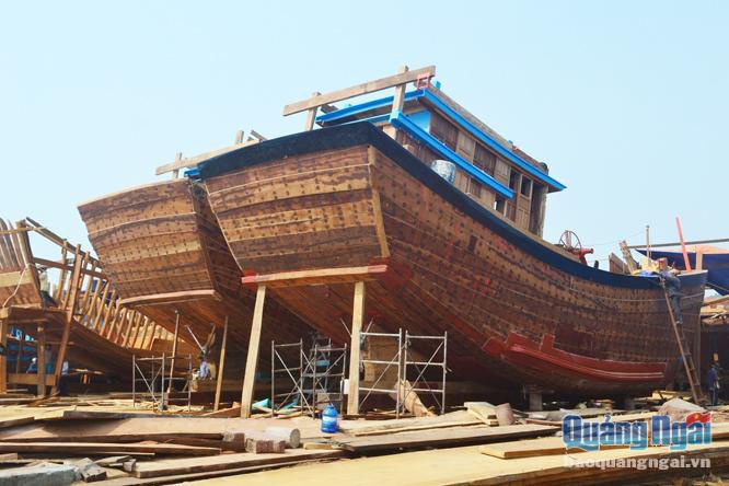 Ngư dân chật vật chuyển đổi nghề