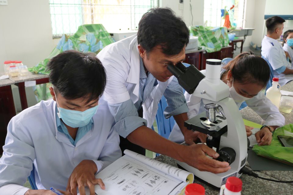 Cà Mau: Ứng dụng UV vào nuôi tôm