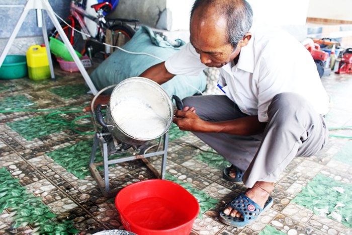 Kinh nghiệm phòng bệnh cho tôm vào mùa mưa của nông dân Quỳnh Lưu