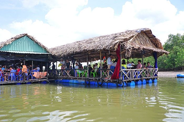 Nhộn nhịp làng bè Phước An