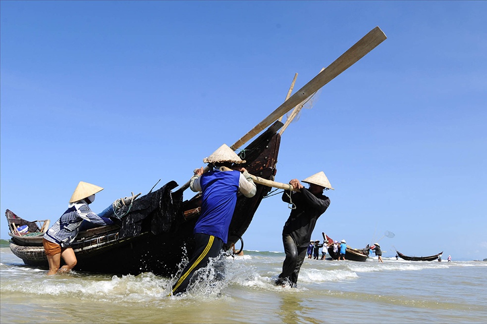Gần 36 tỷ đồng hỗ trợ nhiên liệu cho tàu đánh bắt xa bờ