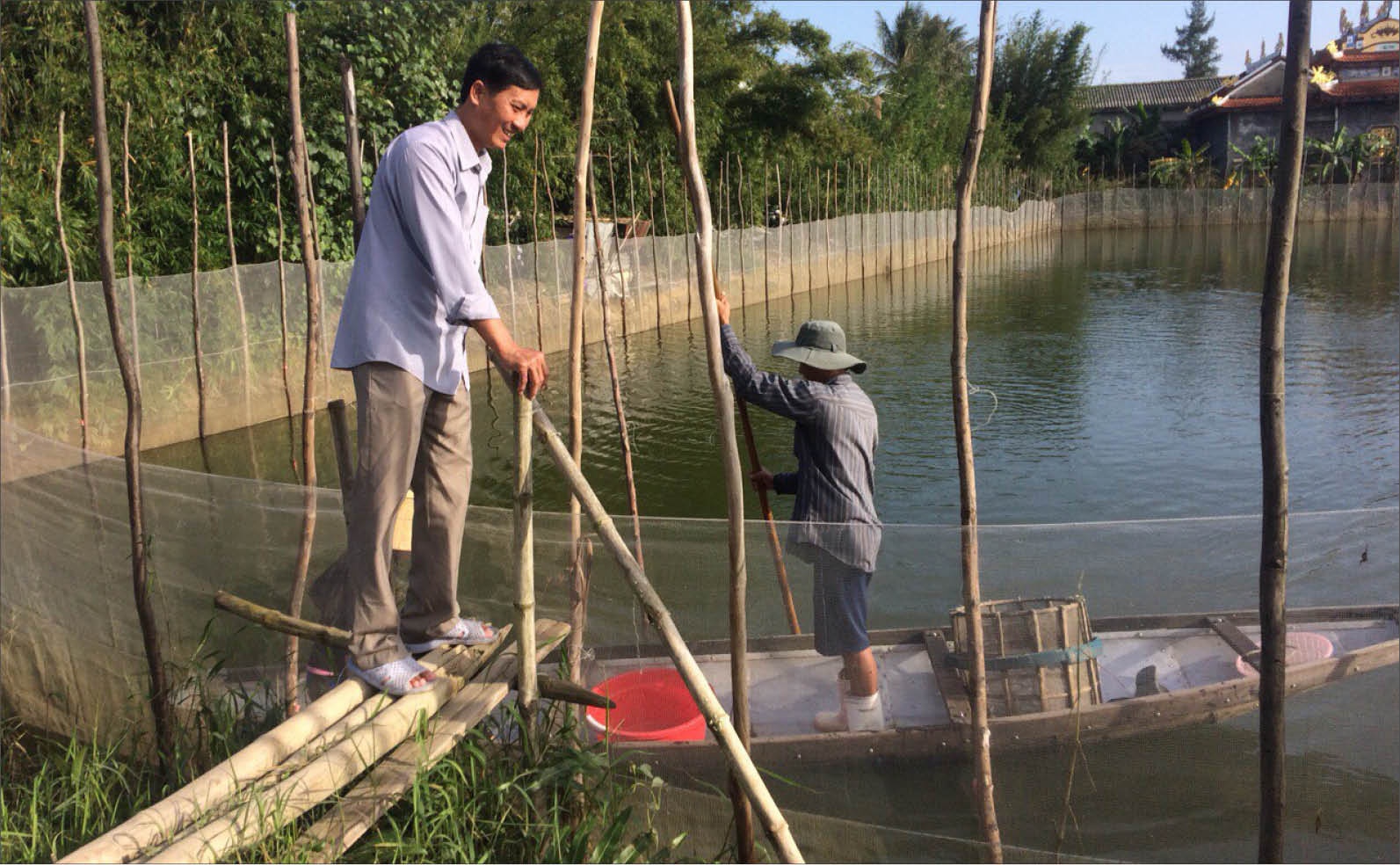 “Theo” cá vượt lũ