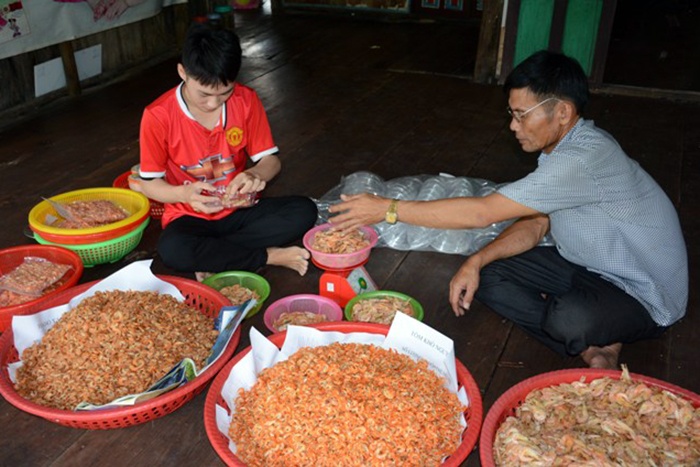 Tôm khô Cà Mau vào mùa Tết