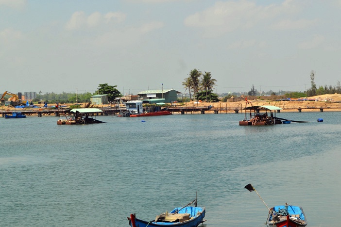 Tuy Hòa: Ngư dân lo ngại tàu cá bị mắc cạn