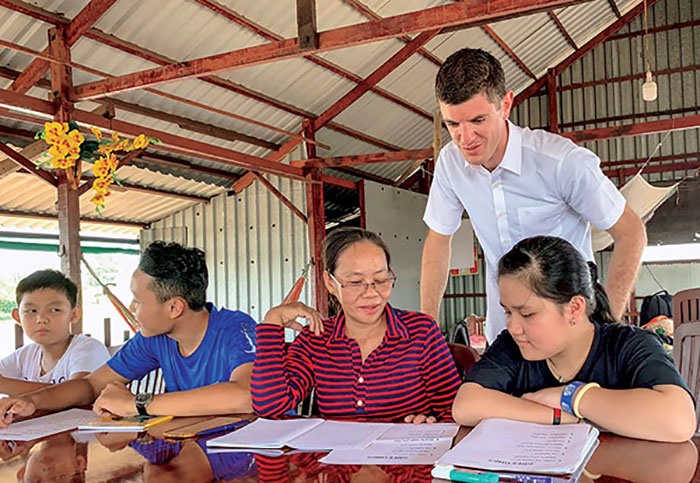 lớp học trên bè cá