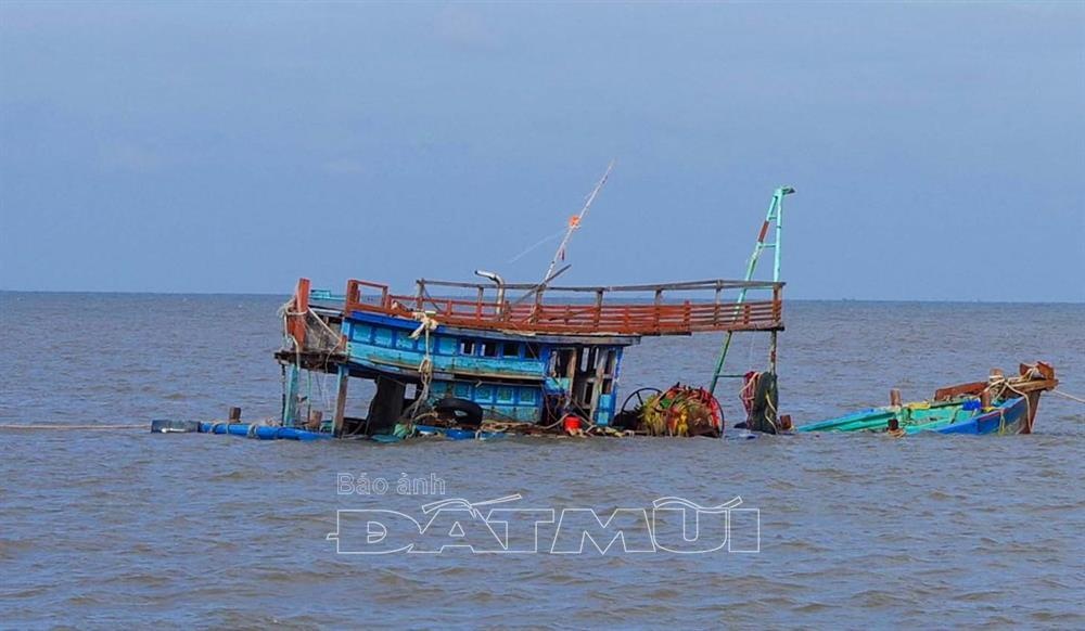 Đội tàu khai thác xa bờ