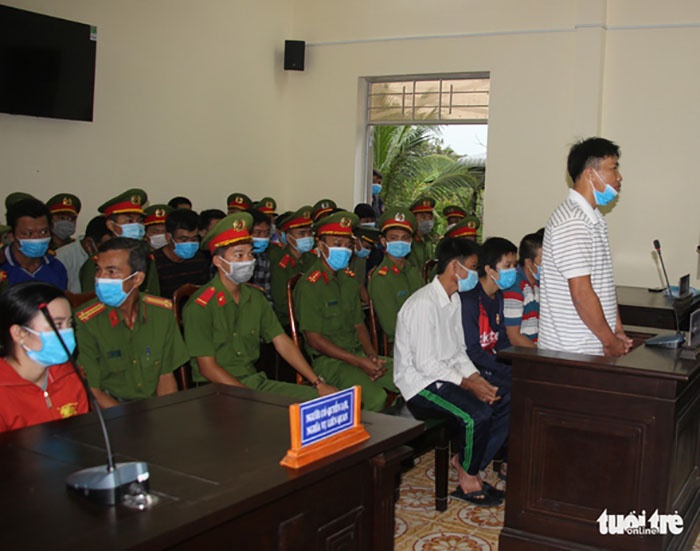 xét xử trộm tôm