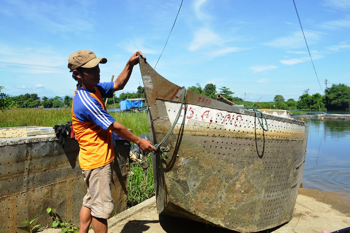 nuôi cá lồng thuyền