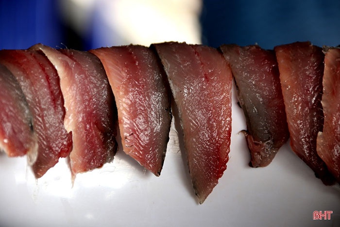 Gỏi cá trích món ăn khó cưỡng của người dân miền biển Kì Lợi.