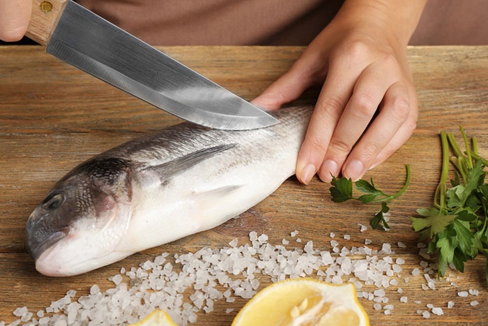 Để làm sạch mùi tanh của hải sản cũng cần phải có bí quyết.