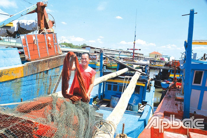 Dù gặp không ít khó khăn, thách thức, nhưng ngư dân vẫn gắn bó với nghề mưu sinh trên biển.