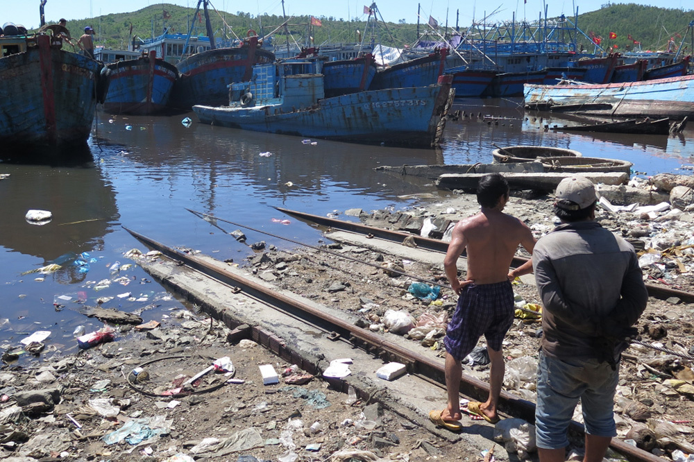 rác thải cảng cá