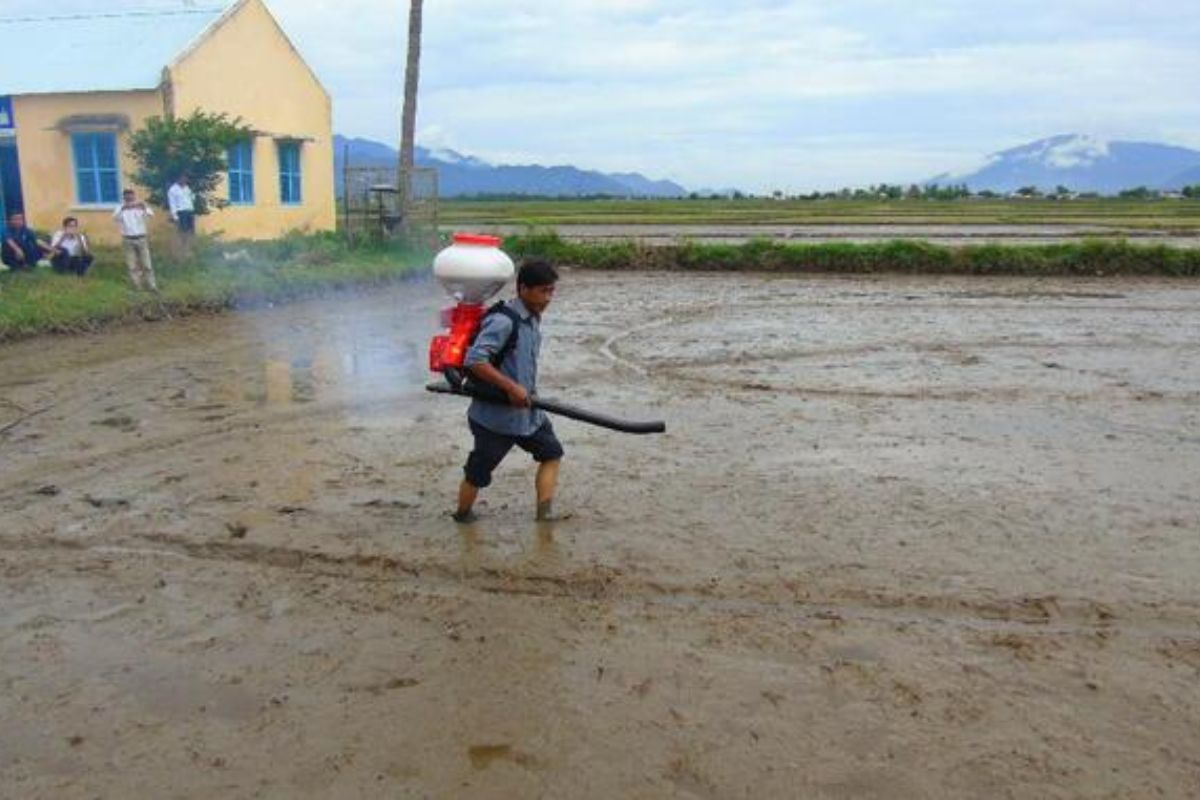 Xịt thuốc diệt ốc bươu