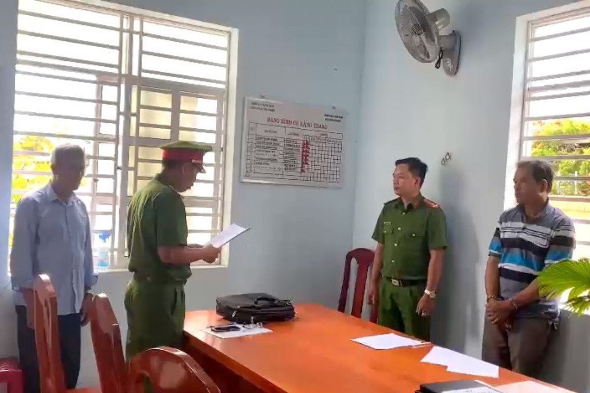 Đầu độc ao tôm