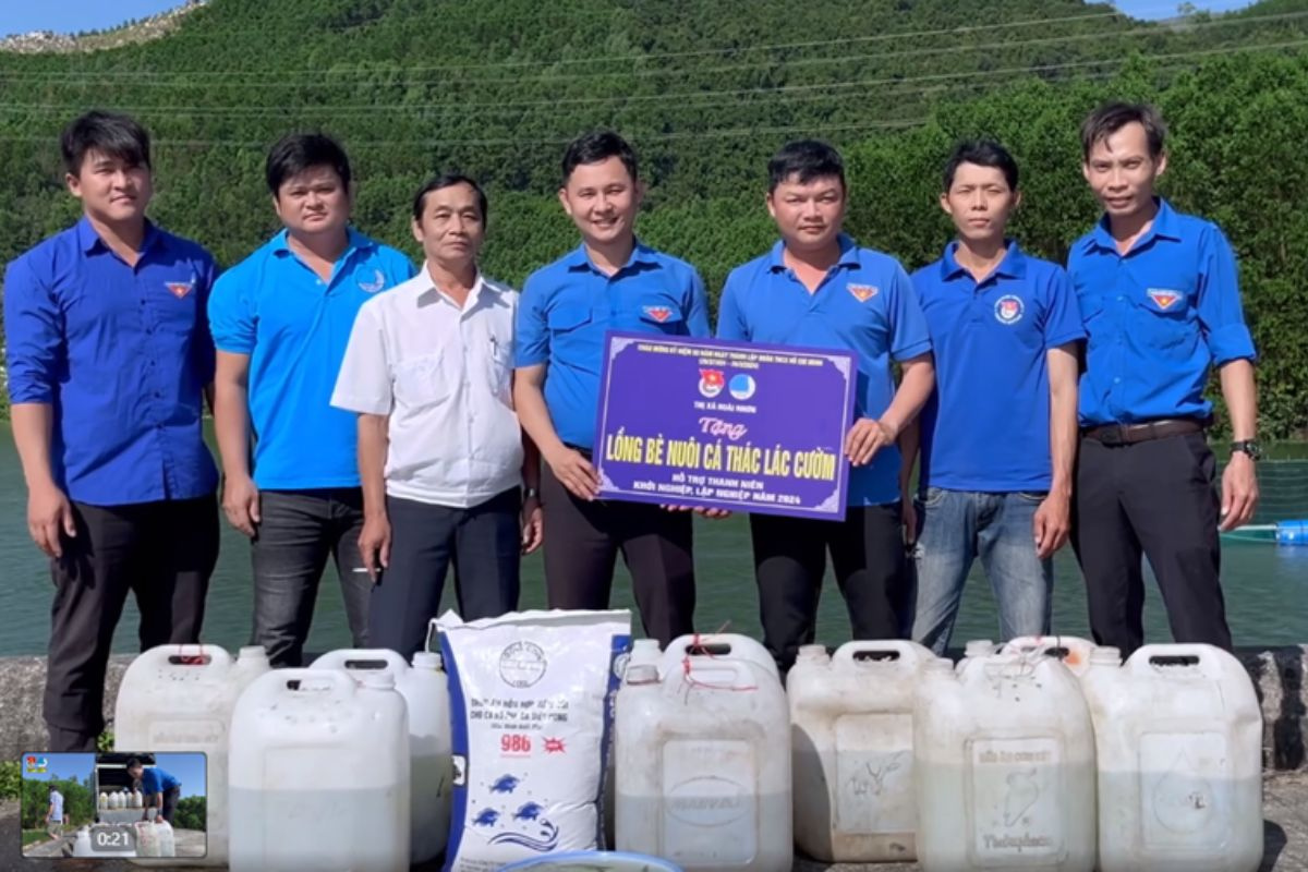 Trao tặng cá giống