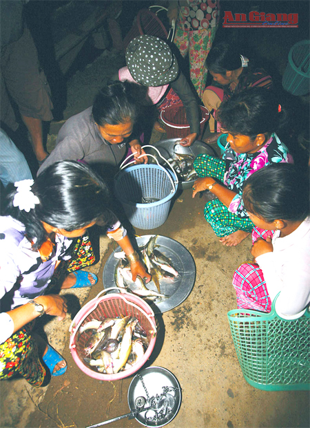 chợ đêm, biên giới, mùa nước nổi