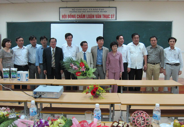 Ông Lê Anh Xuân, Giám đốc Công ty TNHH SX&amp;TM Trúc Anh đã bảo vệ thành công Luận văn Thạc sỹ với đề tài “Xây dựng mô hình nuôi tôm sạch sử dụng chế phẩm vi sinh thay thế hóa chất”