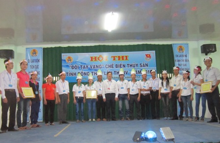 BTC trao giải tập thể cho các đội thi