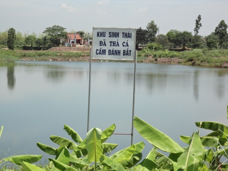 Một phần đầm Đông Đê đã được xã bàn giao cho ông Cường. Ảnh: Thế Lữ