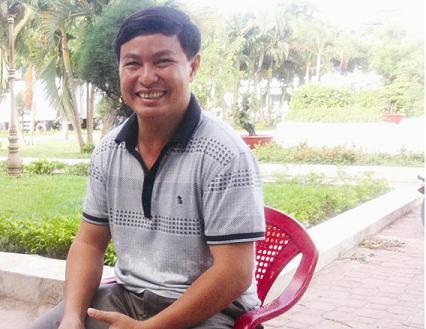 Trong khi người nuôi tôm méo mặt vì dich bệnh thì anh Nguyễn Văn Dương lại cười như Tết bởi nuôi tôm thắng lớn